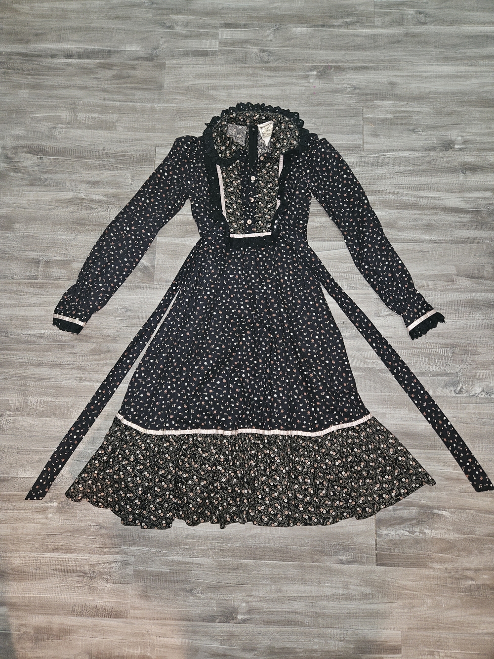 Gunne Sax Black Floral Long Sleeve Ruffled Midi Dress